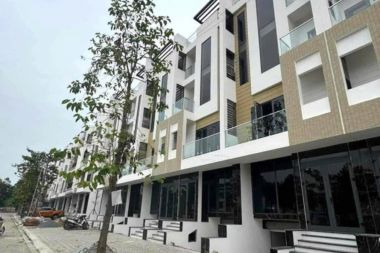 Cần bán liền kề Thanh Hà diện tích 90m2, nhà thô nhìn ra trường học phù hợp kinh doanh, làm văn phòng, kho